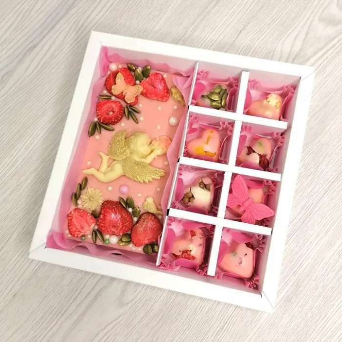 Фотография покупателя товара Коробка для конфет, крафт, 17.5×17.5×4 см - Фото 5