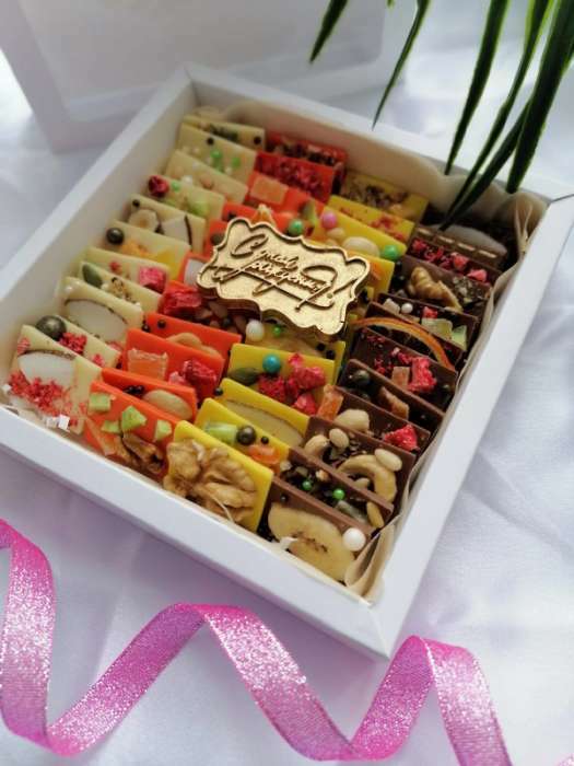 Фотография покупателя товара Коробка для конфет, крафт, 17.5×17.5×4 см - Фото 6