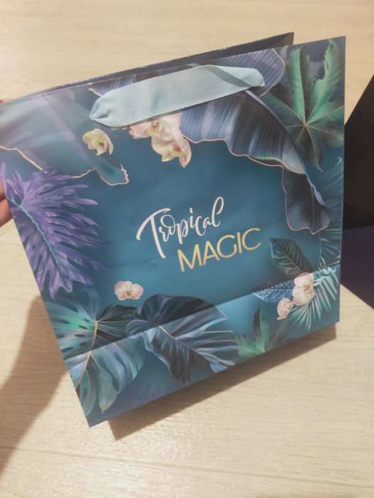 Фотография покупателя товара Пакет подарочный ламинированный квадратный, упаковка, «Magic», 22 х 22 х 11 см - Фото 2