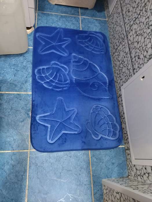 Фотография покупателя товара Набор ковриков для ванной и туалета Доляна «Ракушки», объёмные, 2 шт, 40×50 см, 50×80 см, цвет синий