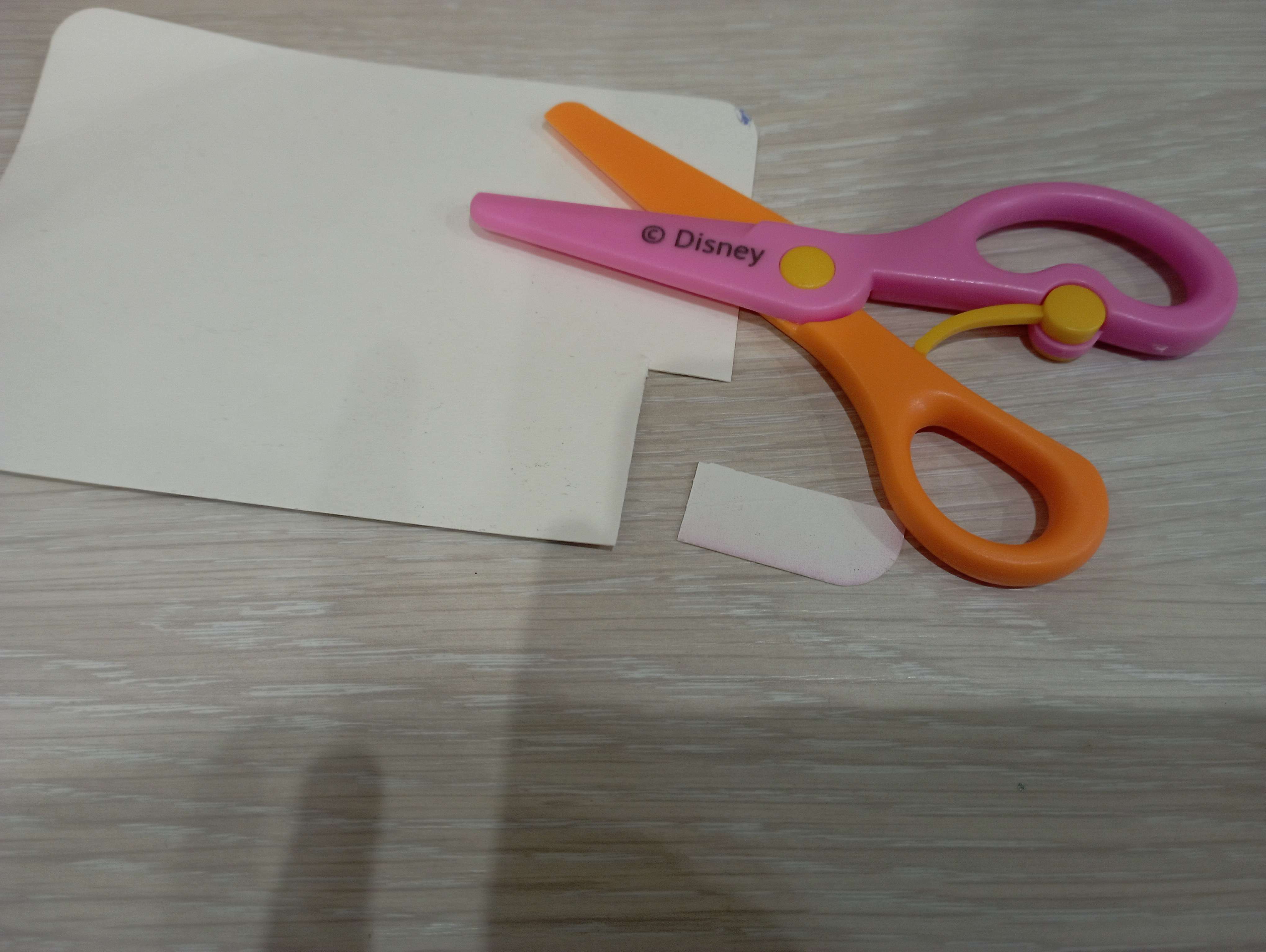 Фотография покупателя товара Ножницы детские 13 см, пластиковые двухцветные ручки, "Единорог", Минни Маус, МИКС - Фото 2