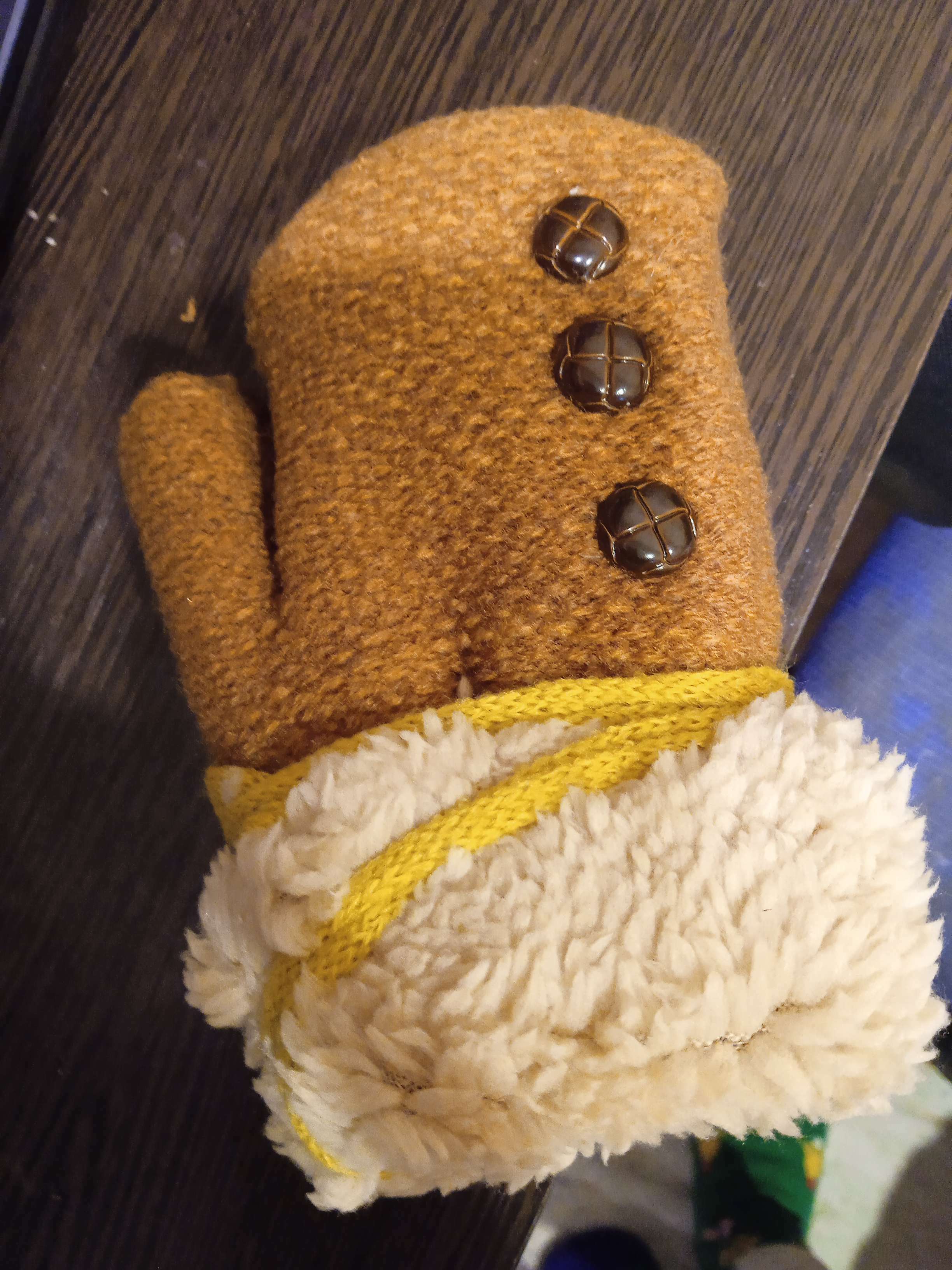 Фотография покупателя товара Варежки детские MINAKU с пуговичками, 15 р-р (15 см), цв.коричневый - Фото 1
