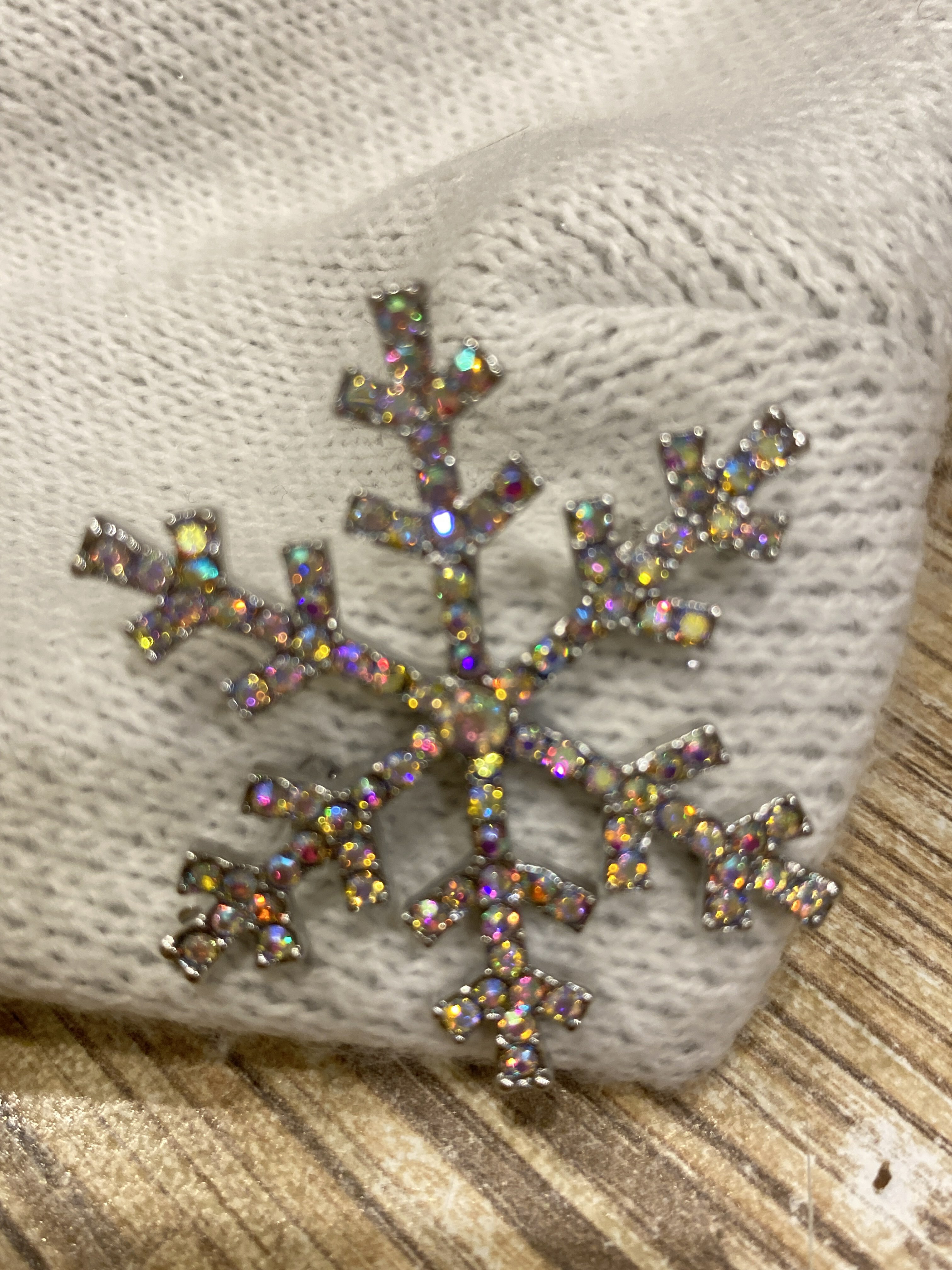 Фотография покупателя товара Брошь новогодняя «Снежинка» малая, цвет радужный в серебре - Фото 7
