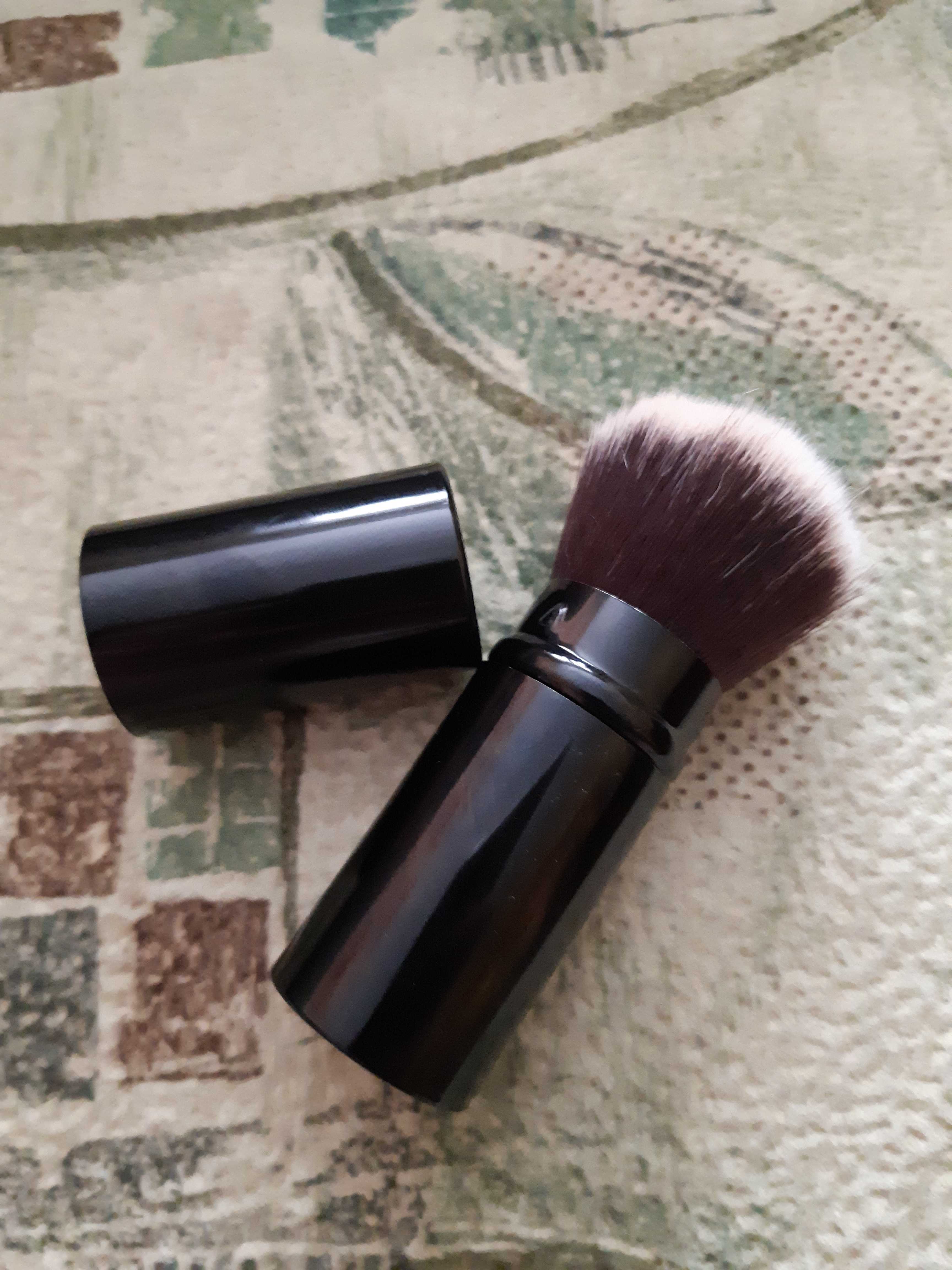 Фотография покупателя товара Кисть для макияжа, выдвижная, 10 см, цвет чёрный - Фото 5