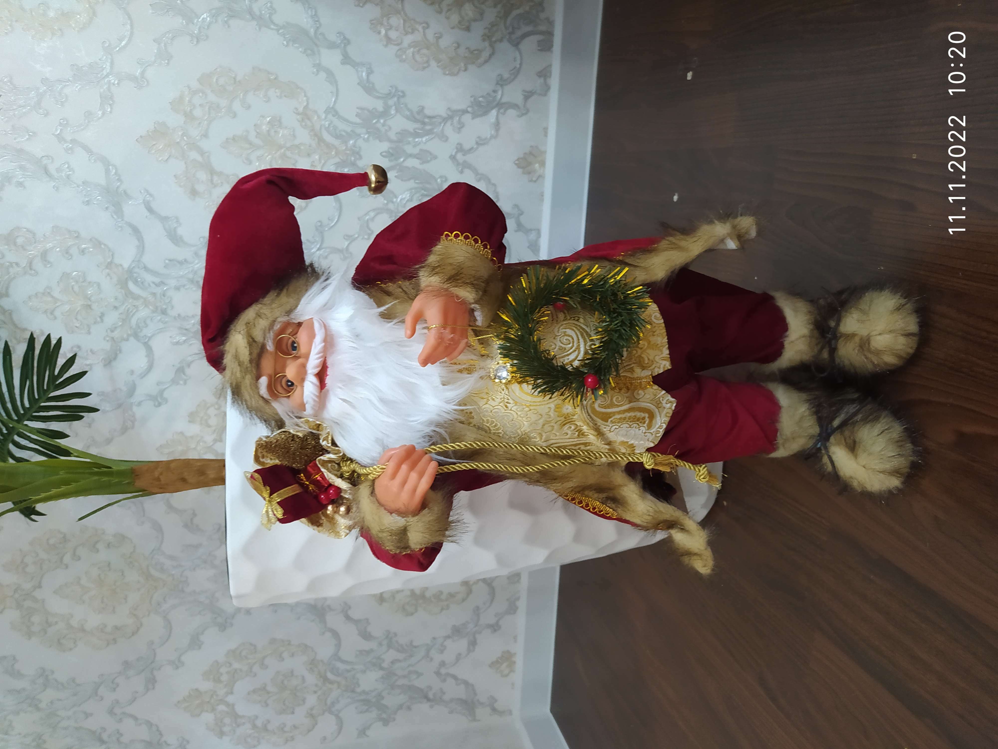 Фотография покупателя товара Дед Мороз "В золотом кафтане, с венком" 45 см - Фото 3