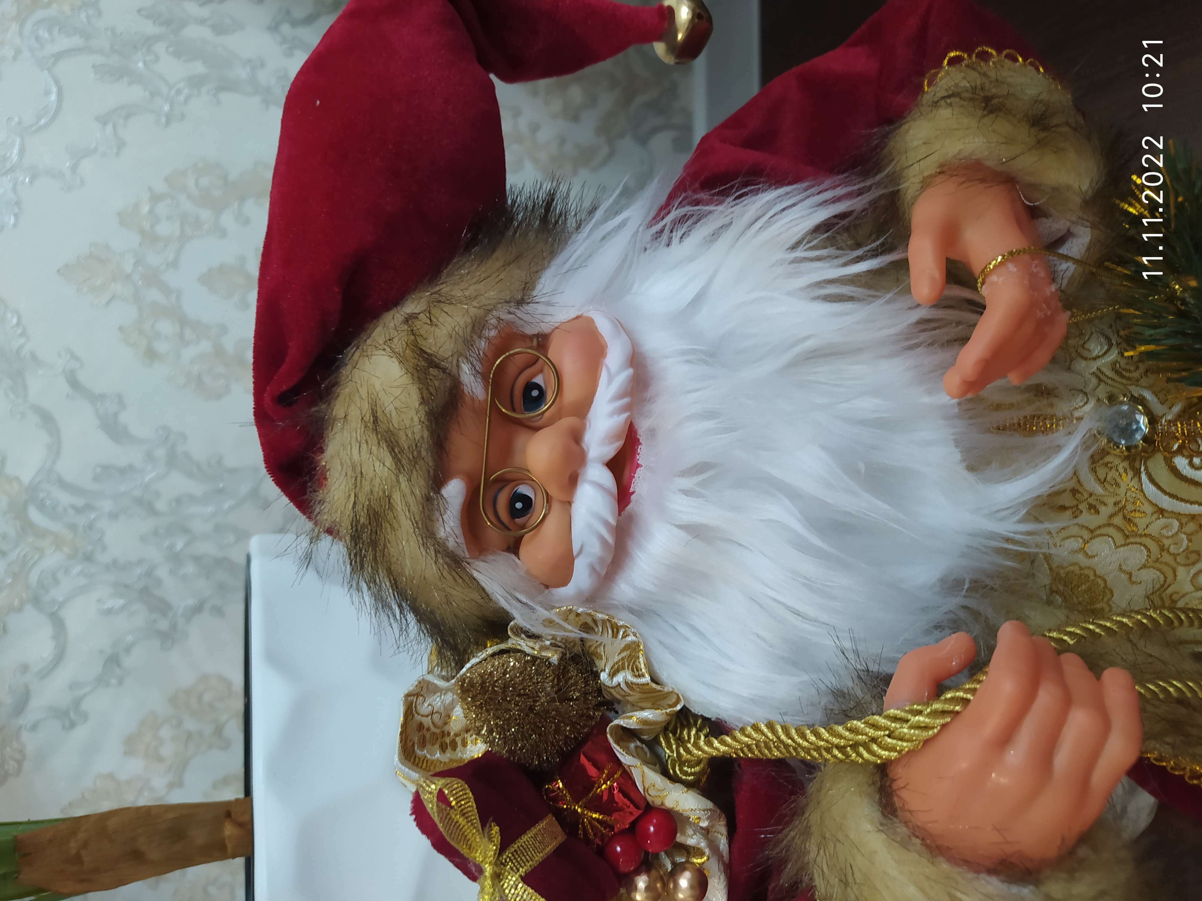 Фотография покупателя товара Дед Мороз "В золотом кафтане, с венком" 45 см - Фото 2