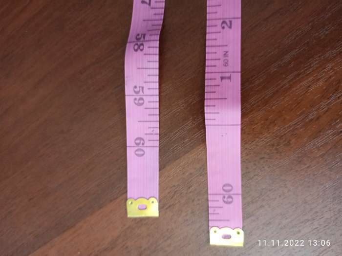 Фотография покупателя товара Сантиметровая лента портновская, 150 см (см/дюймы), цвет МИКС - Фото 3