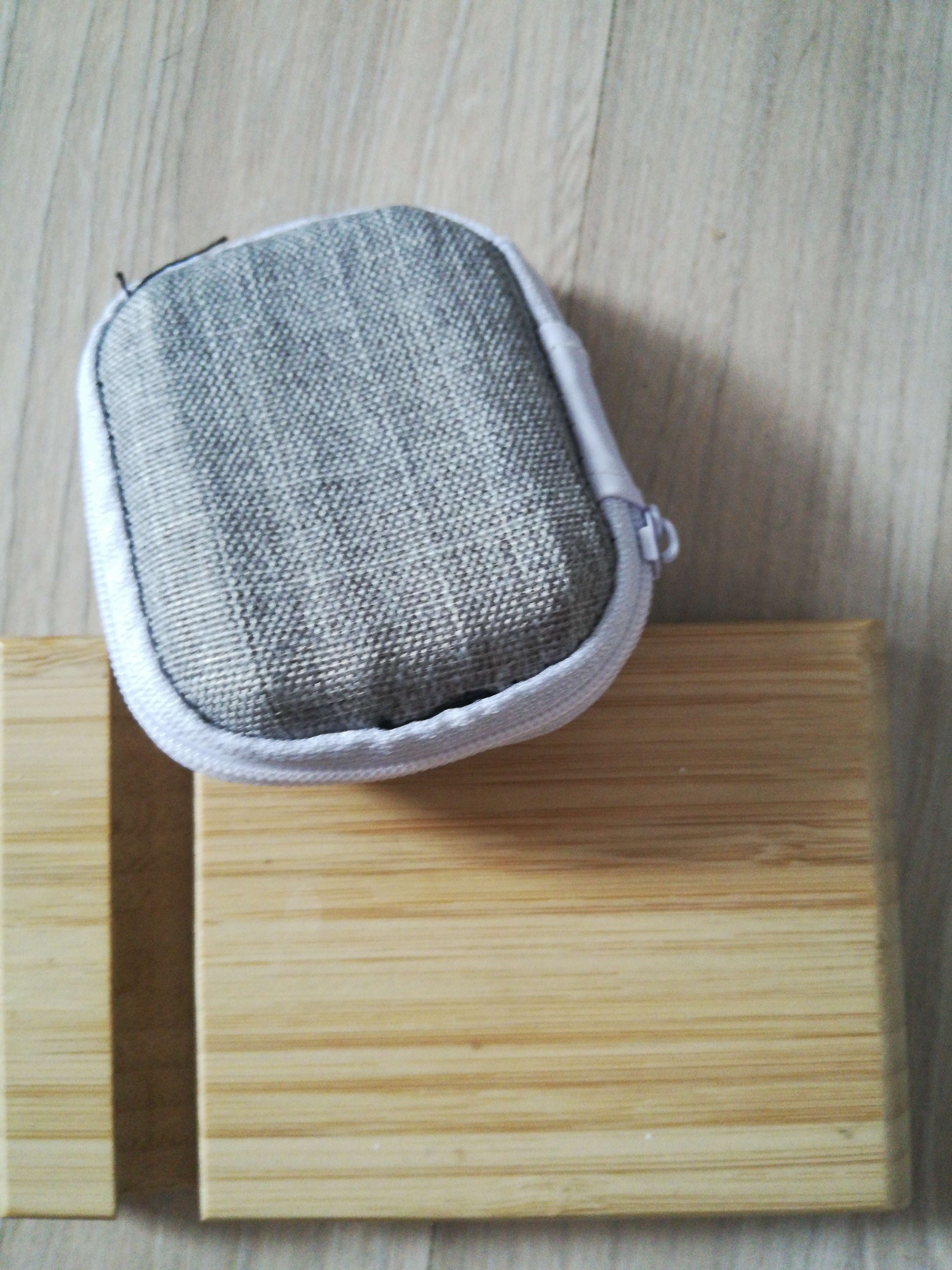 Фотография покупателя товара Футляр для наушников LuazON, прямоугольный, 8х6х3 см, материал верха: ткань, серый - Фото 10