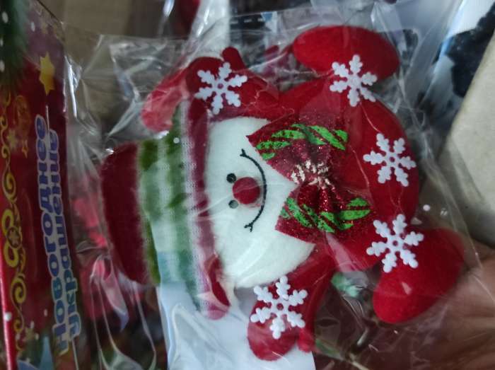 Фотография покупателя товара Мягкий магнит "Снеговик в снежинках" 10 см, бело- красный - Фото 2