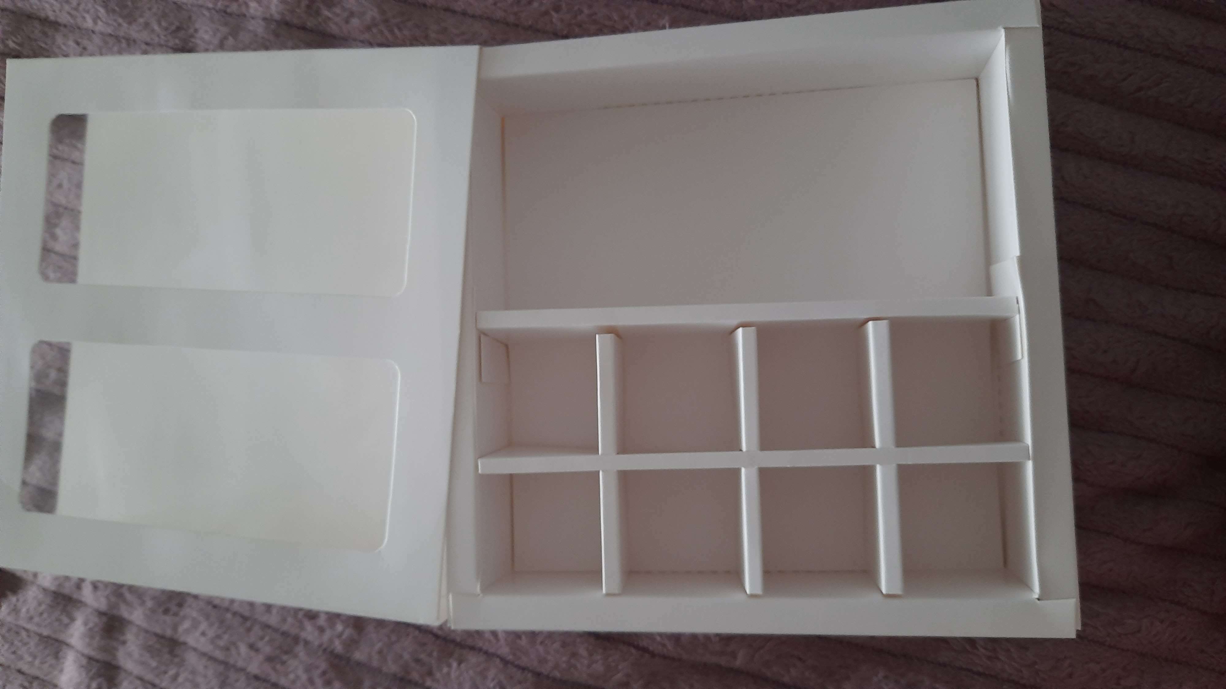 Фотография покупателя товара Коробка складная под 8 конфет + шоколад, белая, 17,7 х 17,8 х 3,8 см - Фото 7
