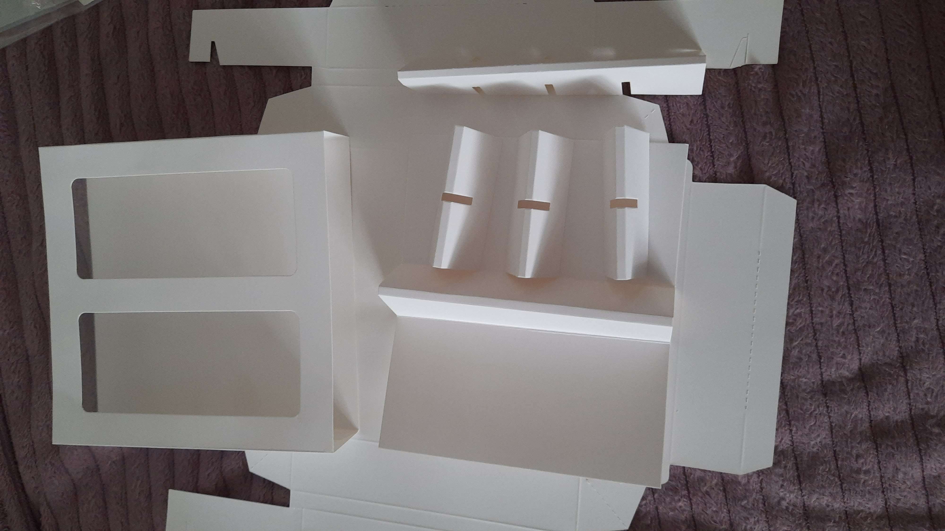 Фотография покупателя товара Коробка складная под 8 конфет + шоколад, белая, 17,7 х 17,8 х 3,8 см - Фото 8