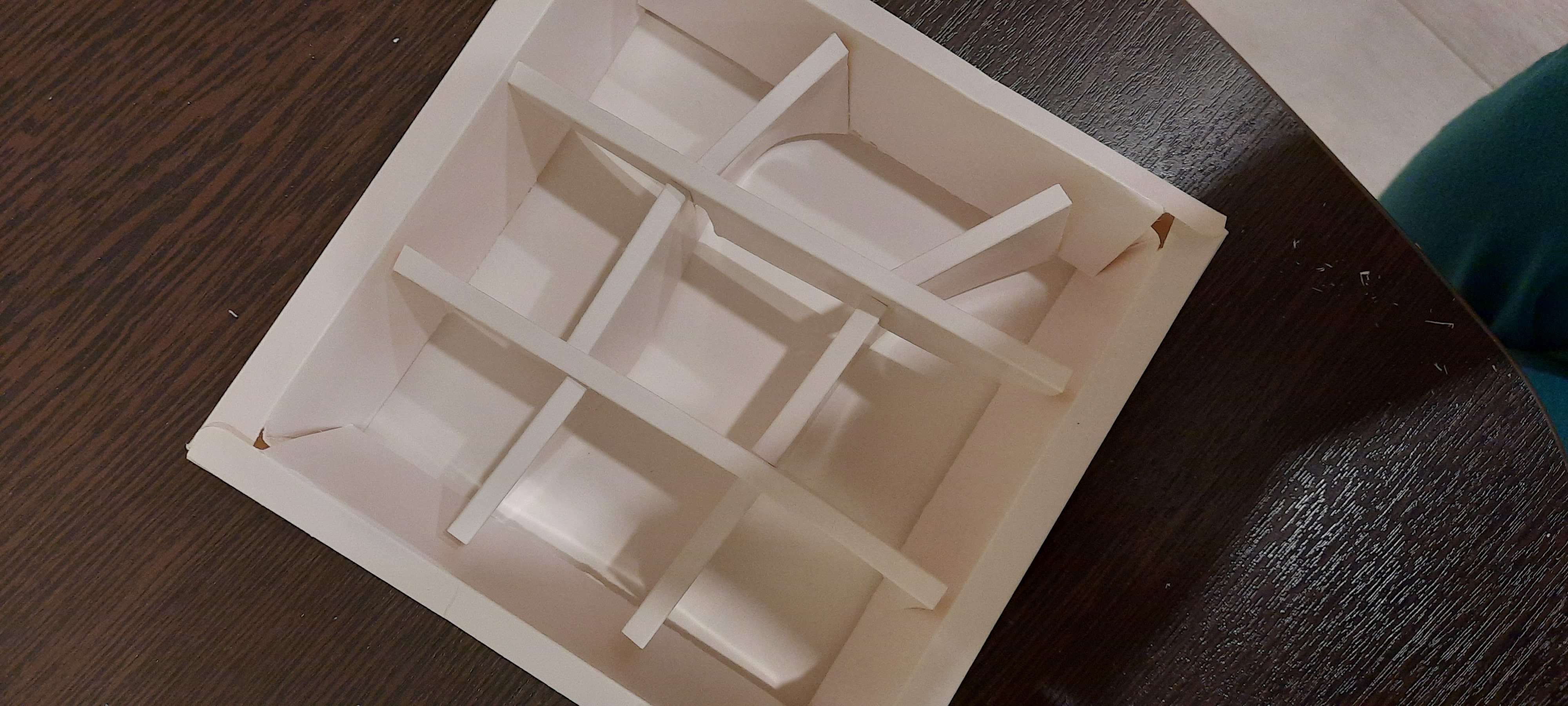 Фотография покупателя товара Коробка складная под 9 конфет, белая, 13,8 х 13,8 х 3,8 см