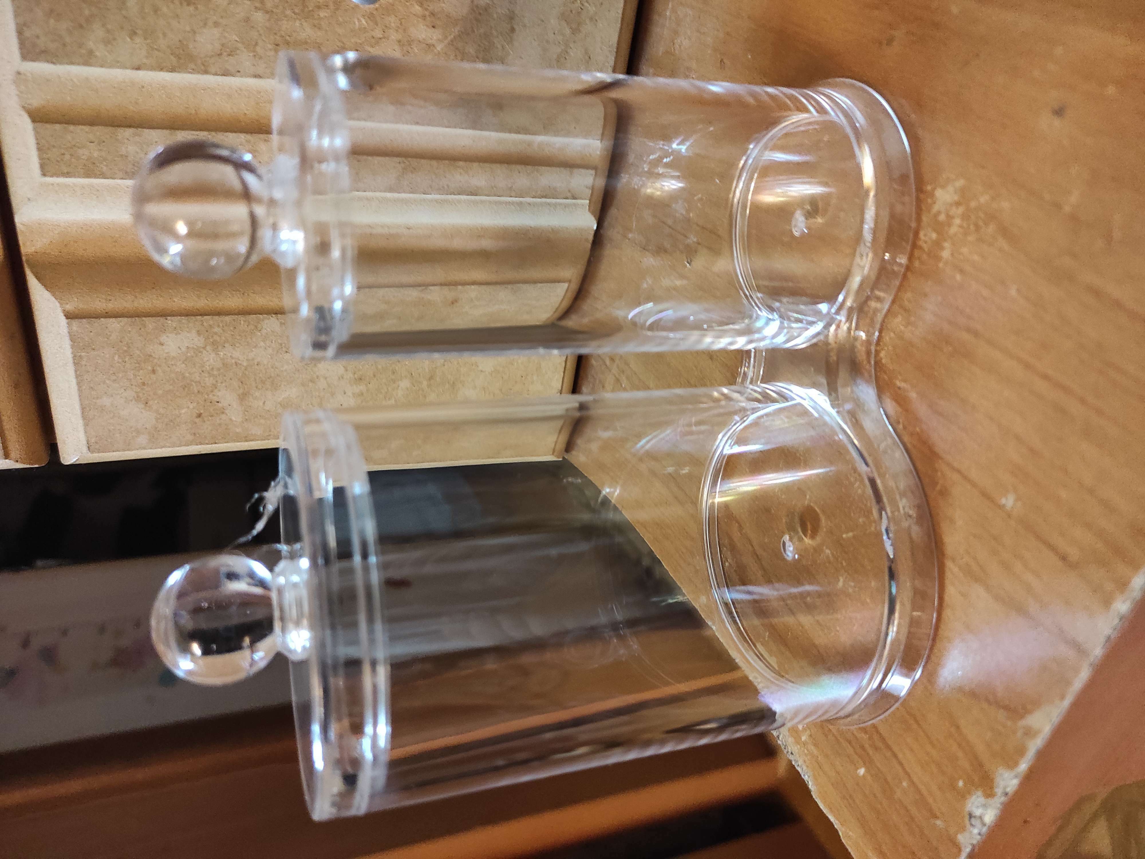 Фотография покупателя товара Органайзер для хранения ватных палочек и дисков, с крышкой, 2 секции, 12,5 × 7,3 × 13,5 см, в картонной коробке, цвет прозрачный