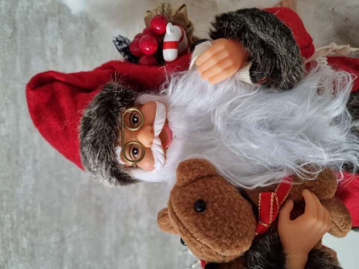 Фотография покупателя товара Дед Мороз "В красной шубке с мишкой" 30 см - Фото 7