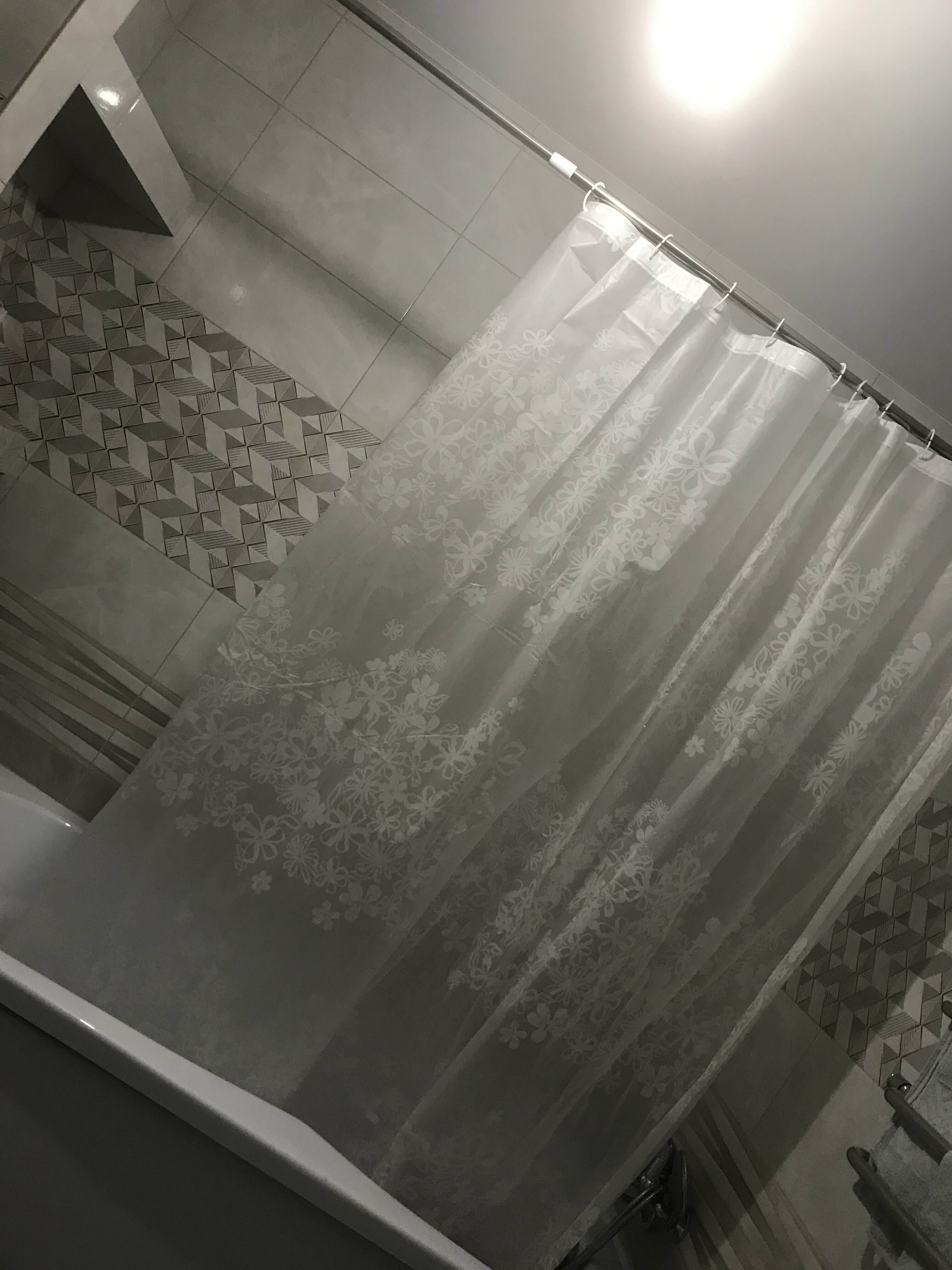 Фотография покупателя товара Штора для ванной Доляна «Ажур», 180×180 см, EVA, цвет белый - Фото 2