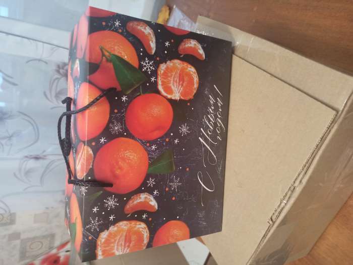 Фотография покупателя товара Пакет-коробка «Мандарины», 23 х 18 х 11 см, Новый год - Фото 4