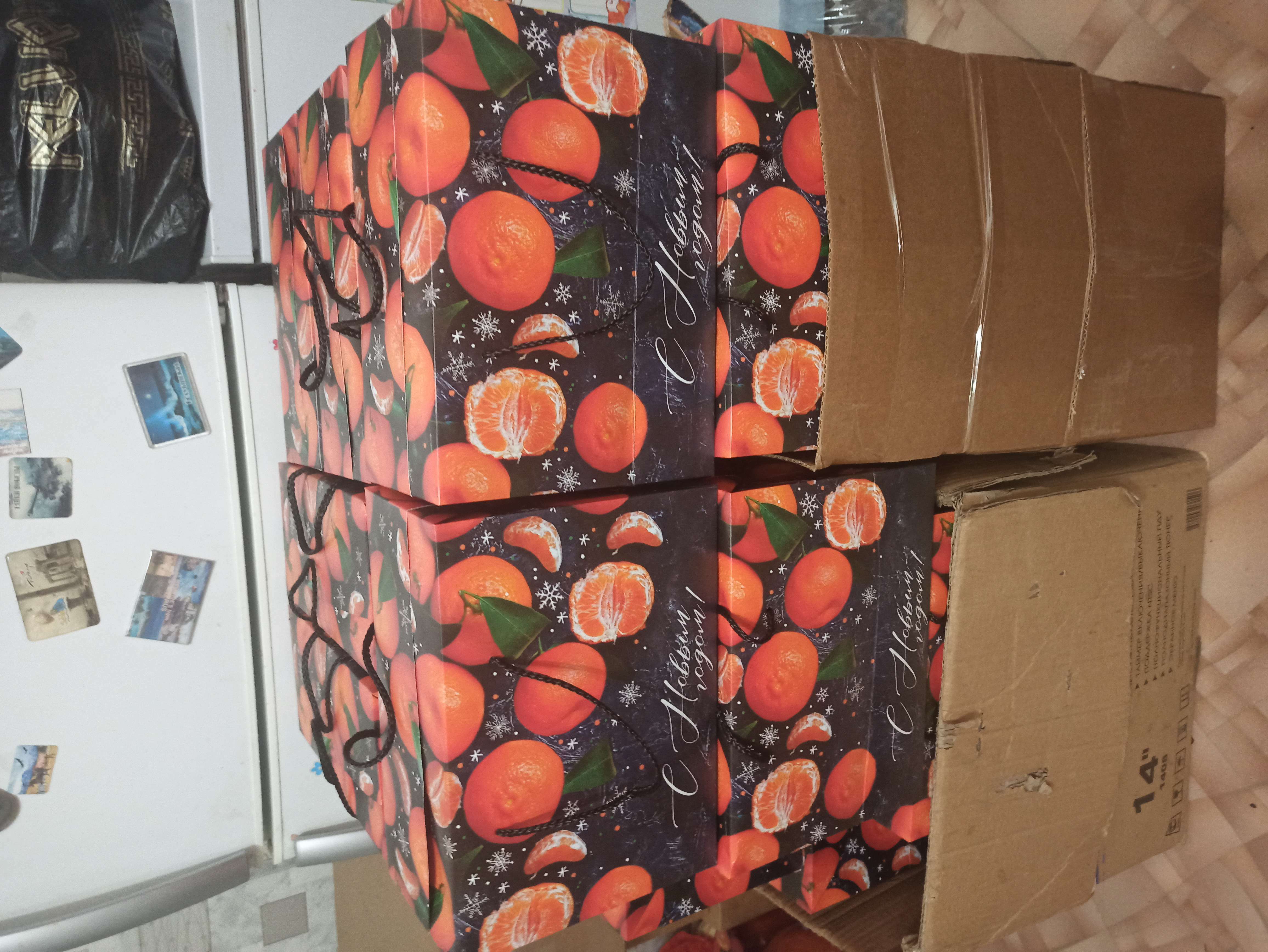 Фотография покупателя товара Пакет-коробка «Мандарины», 28 × 20 × 13 см - Фото 6