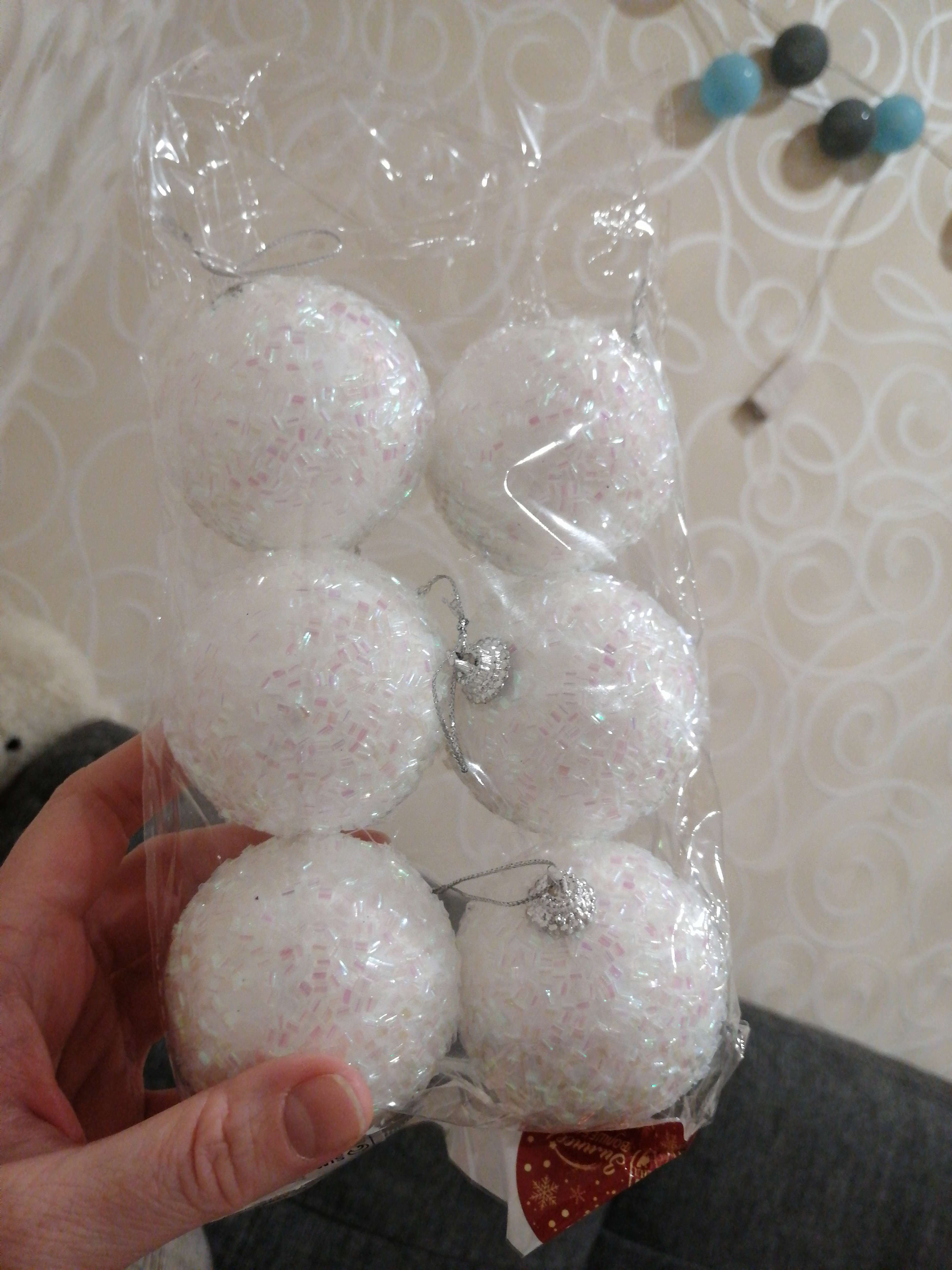 Фотография покупателя товара Ёлочные игрушки «Пушинка - бисер», шары новогодние, d=5.5 см, набор 6 шт., белый - Фото 4