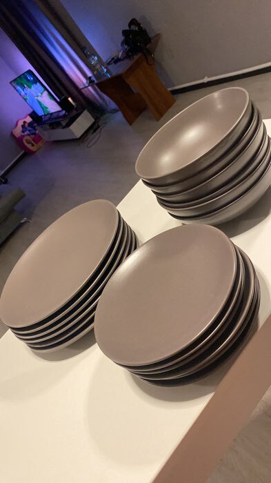 Фотография покупателя товара Набор тарелок керамических Доляна «Пастель», 18 предметов: 6 тарелок d=19 см, 6 тарелок d=27 см, 6 мисок d=19 см, цвет коричневый - Фото 2