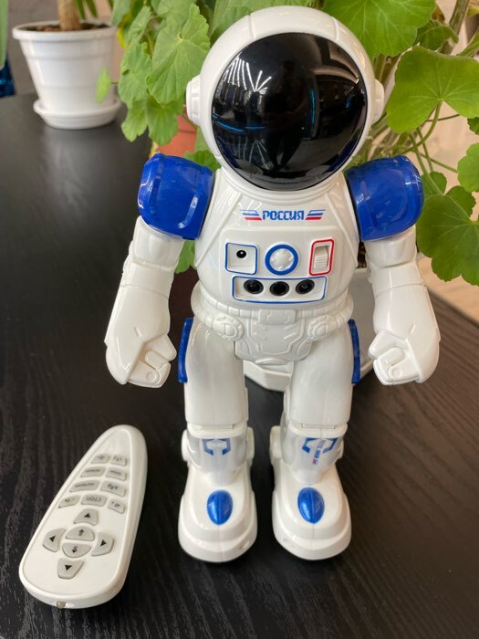 Фотография покупателя товара Робот радиоуправляемый «Космонавт», интерактивный, русский чип, жесты, с аккумулятором - Фото 1