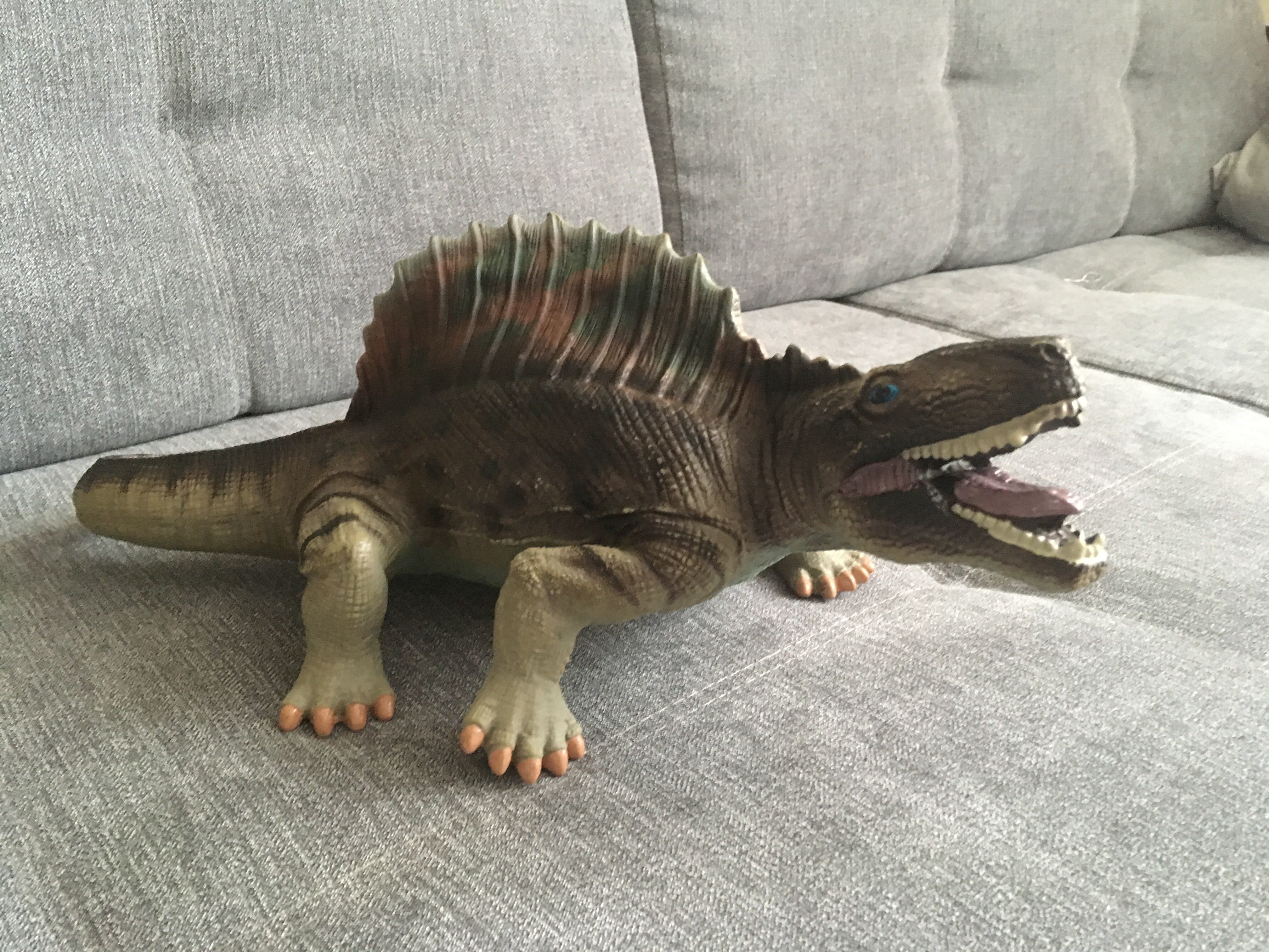 Фотография покупателя товара Фигурка динозавра «Гигант» мягкая, со звуковым эффектом, МИКС - Фото 2