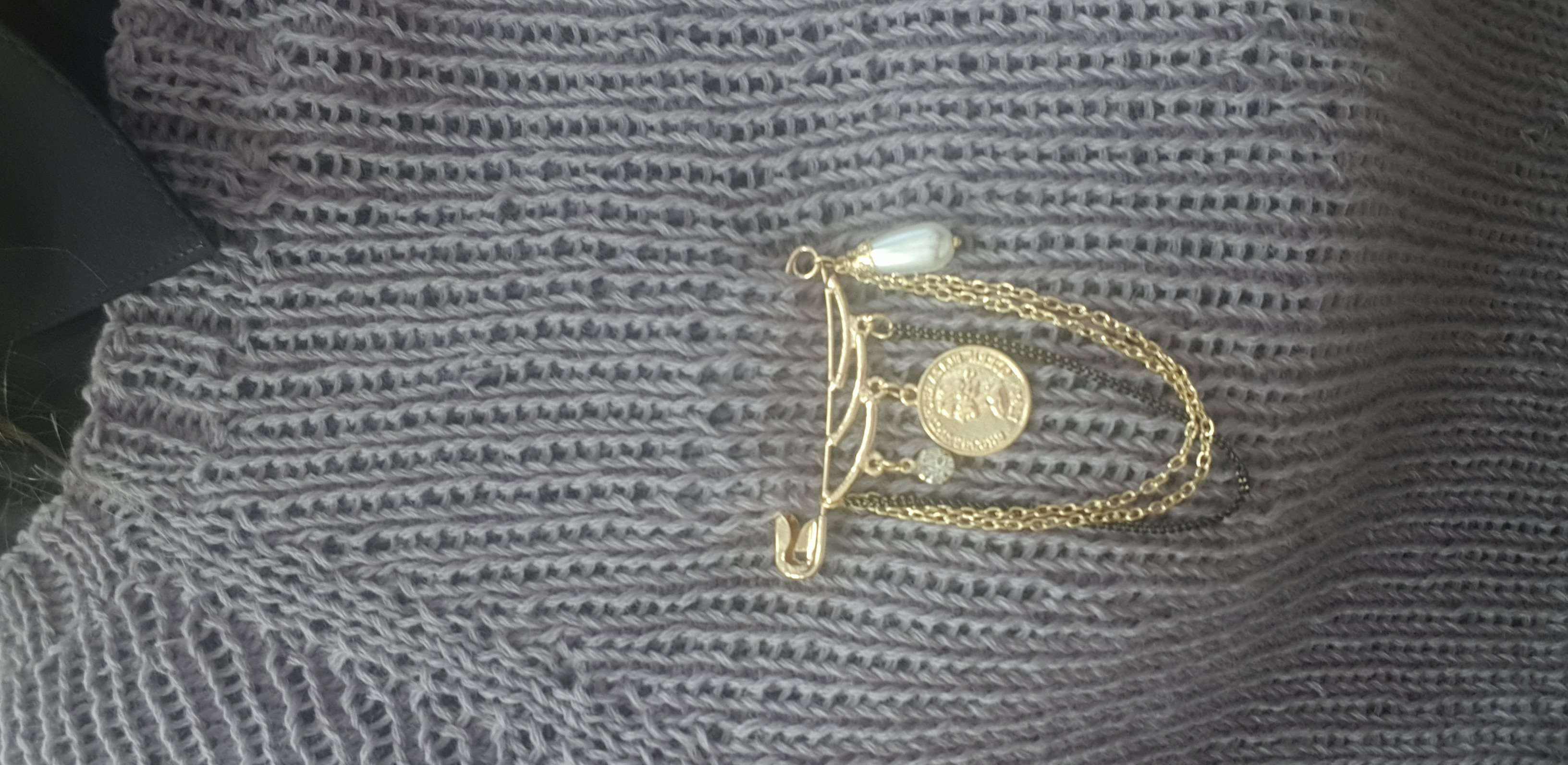 Фотография покупателя товара Булавка с цепочками "Монета", 5,5см, цвет белый в золоте - Фото 1