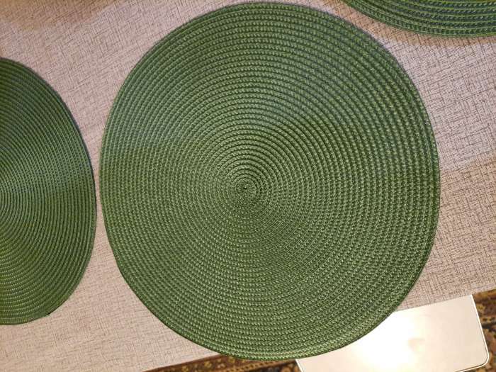 Фотография покупателя товара Набор салфеток сервировочных на стол Доляна «Лофт», 4 шт, d=38 см, цвет зелёный - Фото 5
