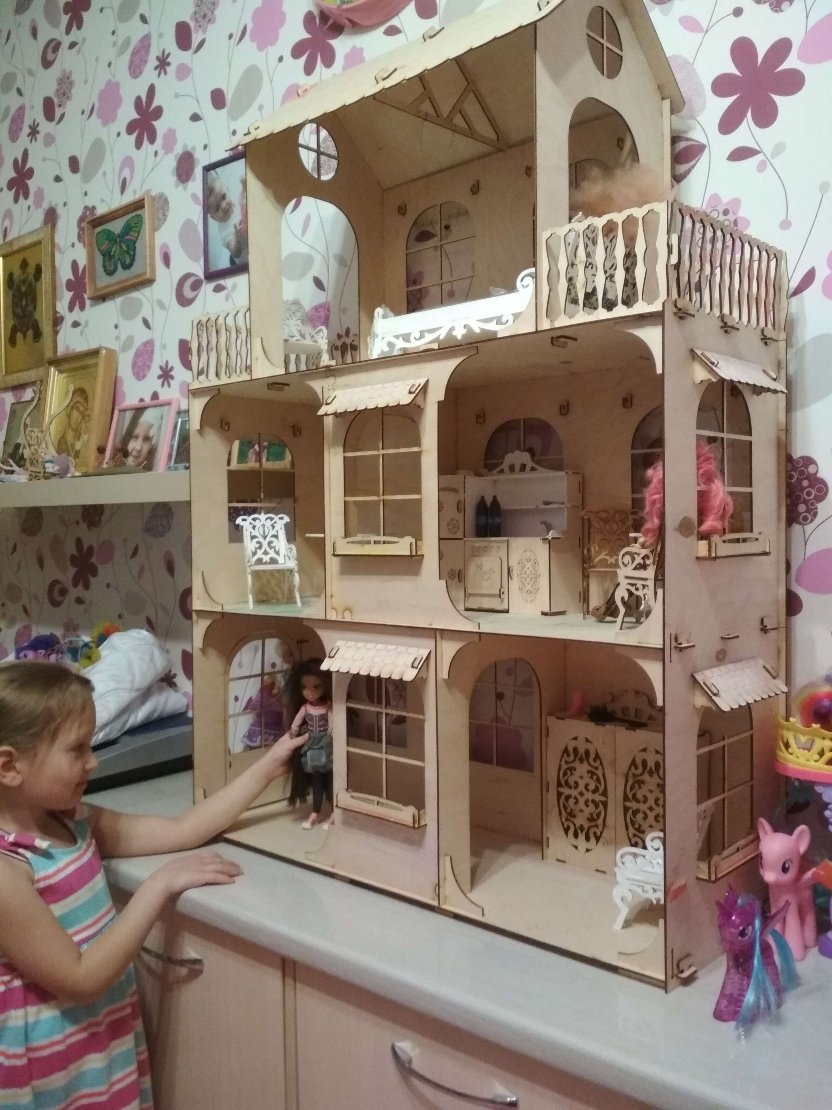 Фотография покупателя товара Конструктор «Большой кукольный дом», без мебели и текстиля, фанера — 3 мм, этаж: 33 см