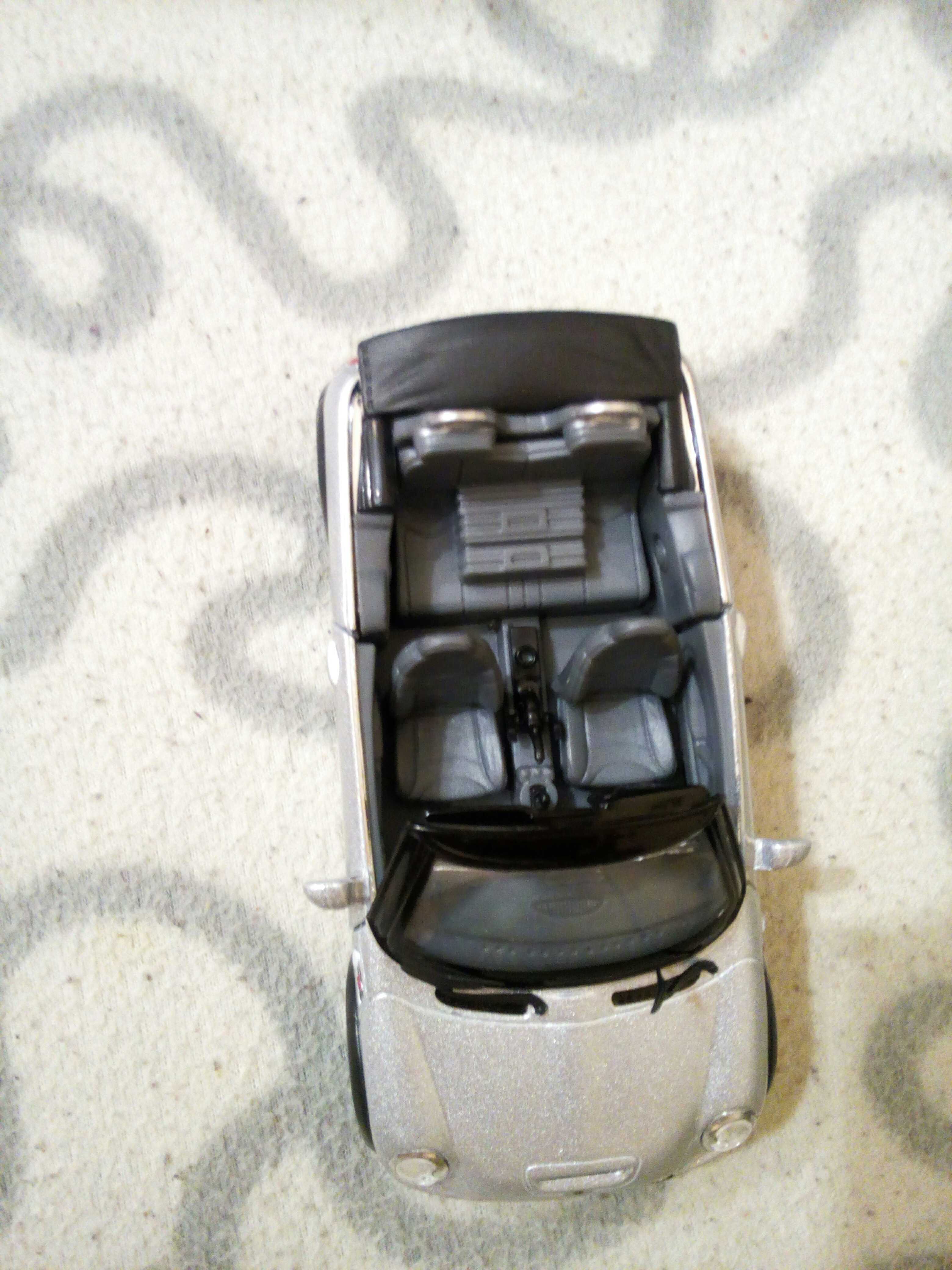 Фотография покупателя товара Машина металлическая Mini Cooper S Convertible, 1:28, открываются двери, инерция, цвет жёлтый - Фото 3