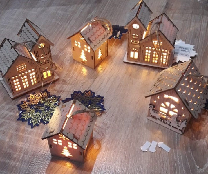Фотография покупателя товара Ёлочная игрушка «Домик с ёлкой», от батареек, свечение тёплое белое
