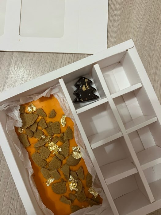 Фотография покупателя товара Коробка складная под 8 конфет + шоколад, белая, 17,7 х 17,8 х 3,8 см - Фото 19