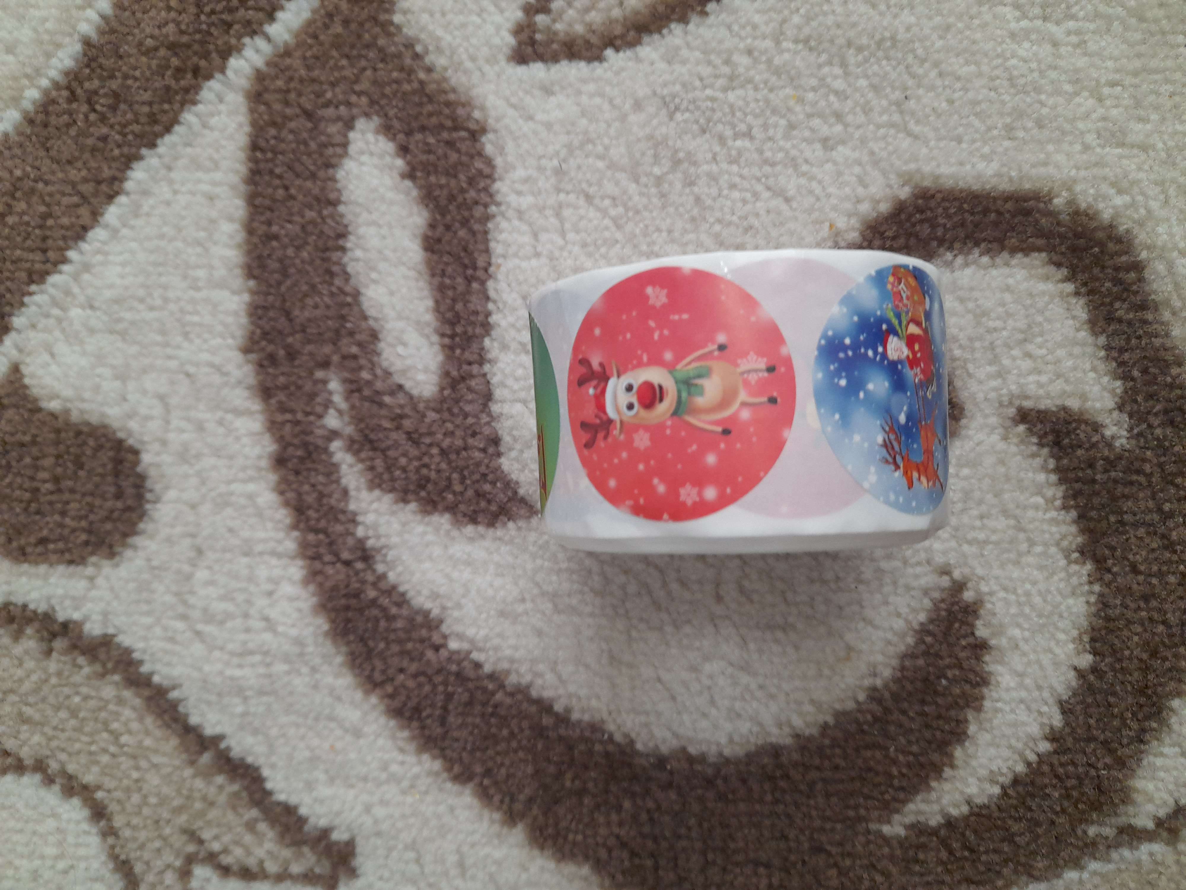 Фотография покупателя товара Наклейки в рулоне "Дедушка Мороз", 500 шт, 3,8 х 3,8 см - Фото 1