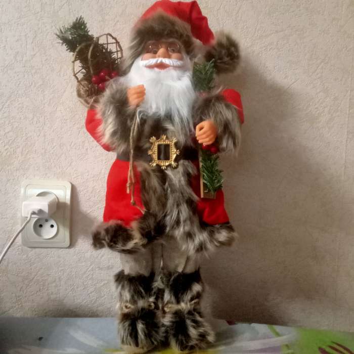 Фотография покупателя товара Дед Мороз "В красной шубке с лыжами и подарками" 45 см - Фото 2