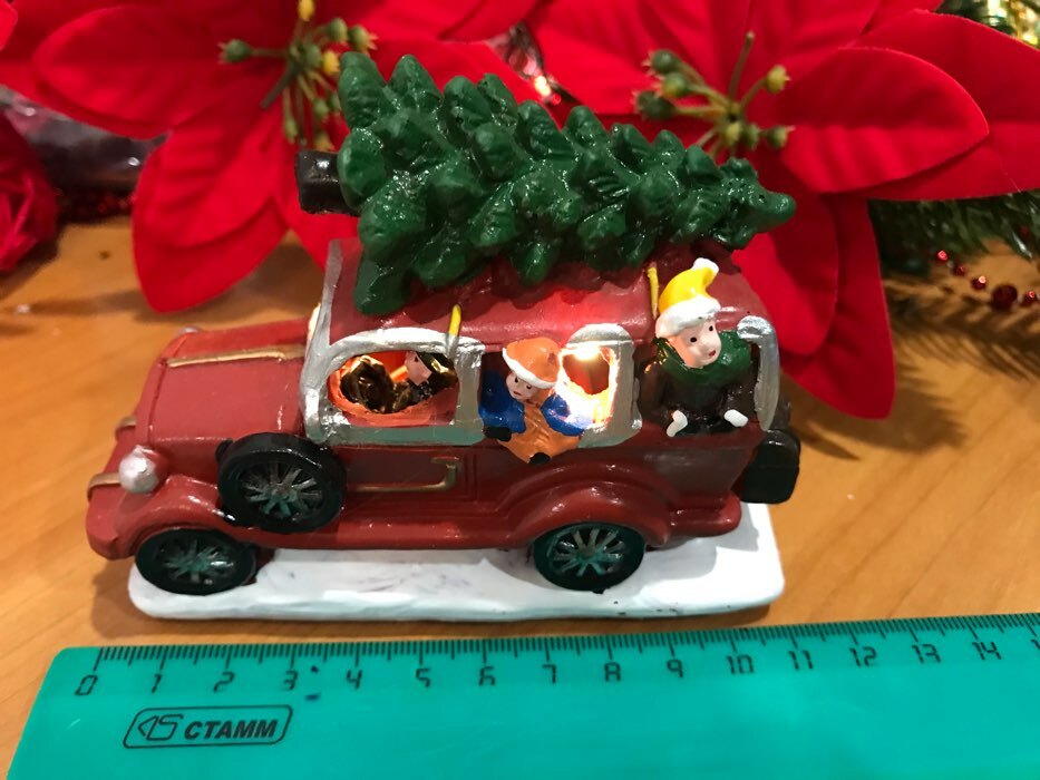 Фотография покупателя товара Светодиодная фигура «Автомобиль с ёлкой», керамика, батарейки AG10х3, свечение тёплое белое - Фото 4
