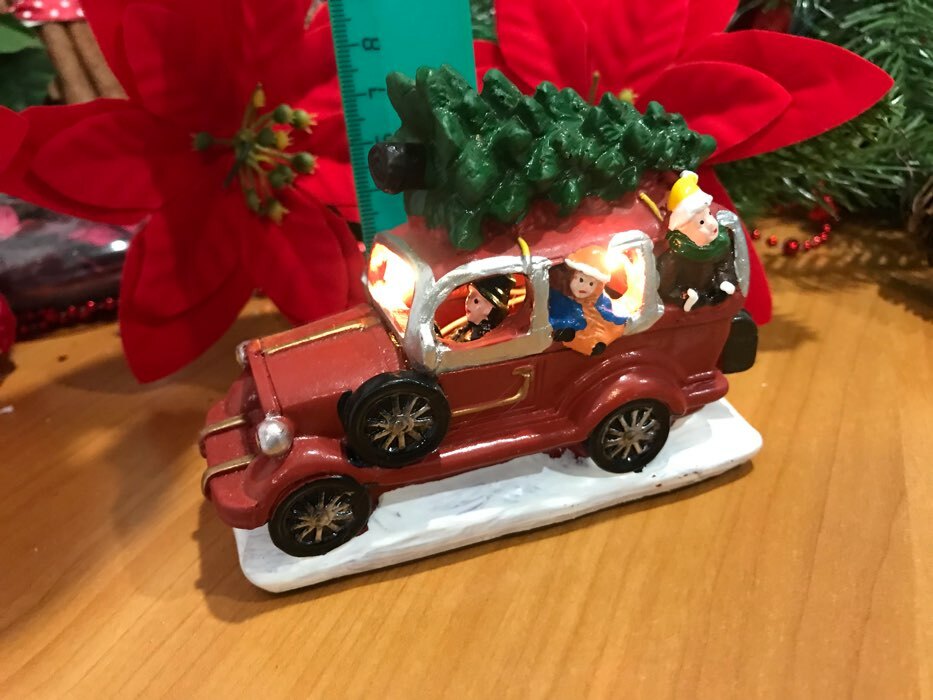 Фотография покупателя товара Светодиодная фигура «Автомобиль с ёлкой», керамика, батарейки AG10х3, свечение тёплое белое - Фото 3