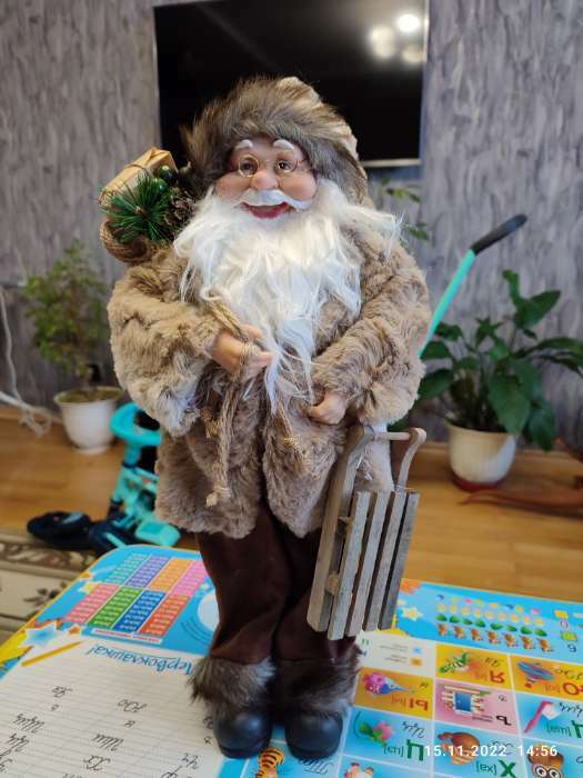 Фотография покупателя товара Дед Мороз "В меховом колпачке, подарками и санками" 47 см, коричневый - Фото 1