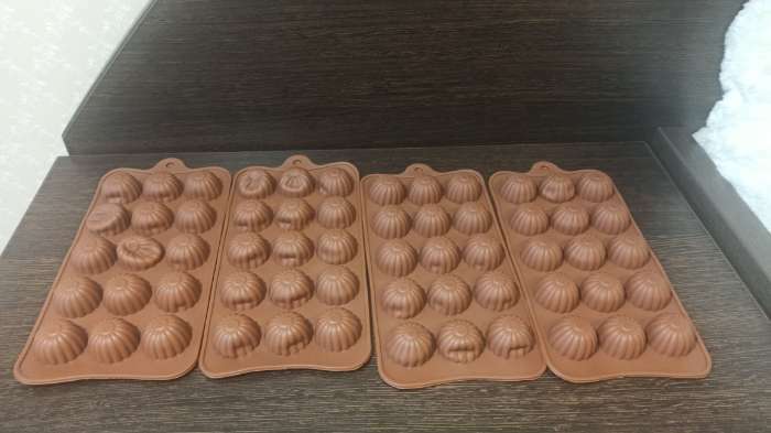 Фотография покупателя товара Форма для шоколада Доляна «Ассорти», силикон, 21,5×10,4×1,5 см, 15 ячеек, цвет коричневый - Фото 9