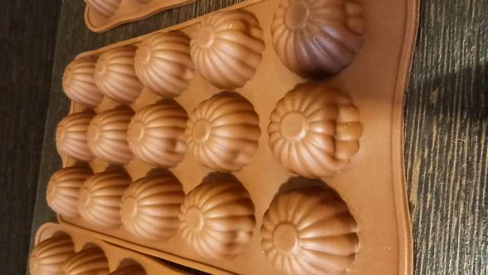 Фотография покупателя товара Форма для шоколада Доляна «Ассорти», силикон, 21,5×10,4×1,5 см, 15 ячеек, цвет коричневый - Фото 8