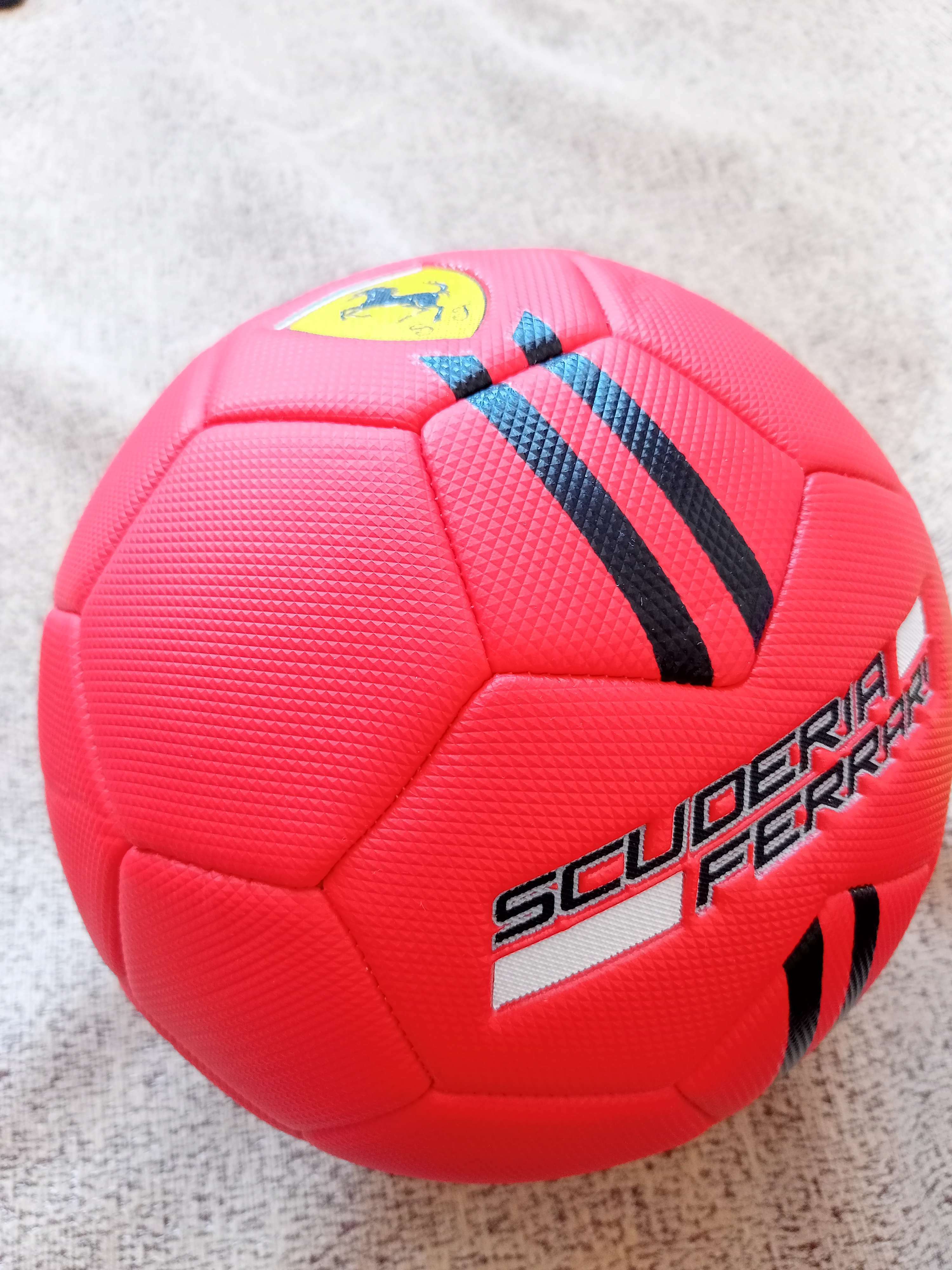 Фотография покупателя товара Мяч футбольный FERRARI р.5, цвет красный - Фото 3