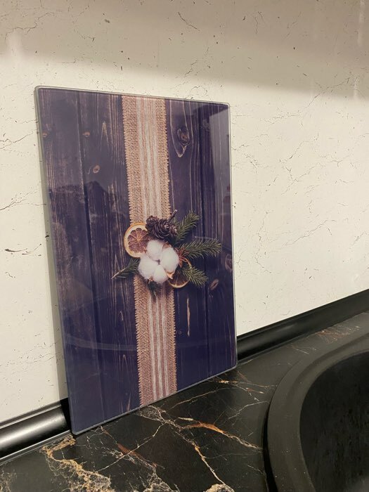 Фотография покупателя товара Доска разделочная стеклянная Доляна «Домашний уют», 30×20 см - Фото 2
