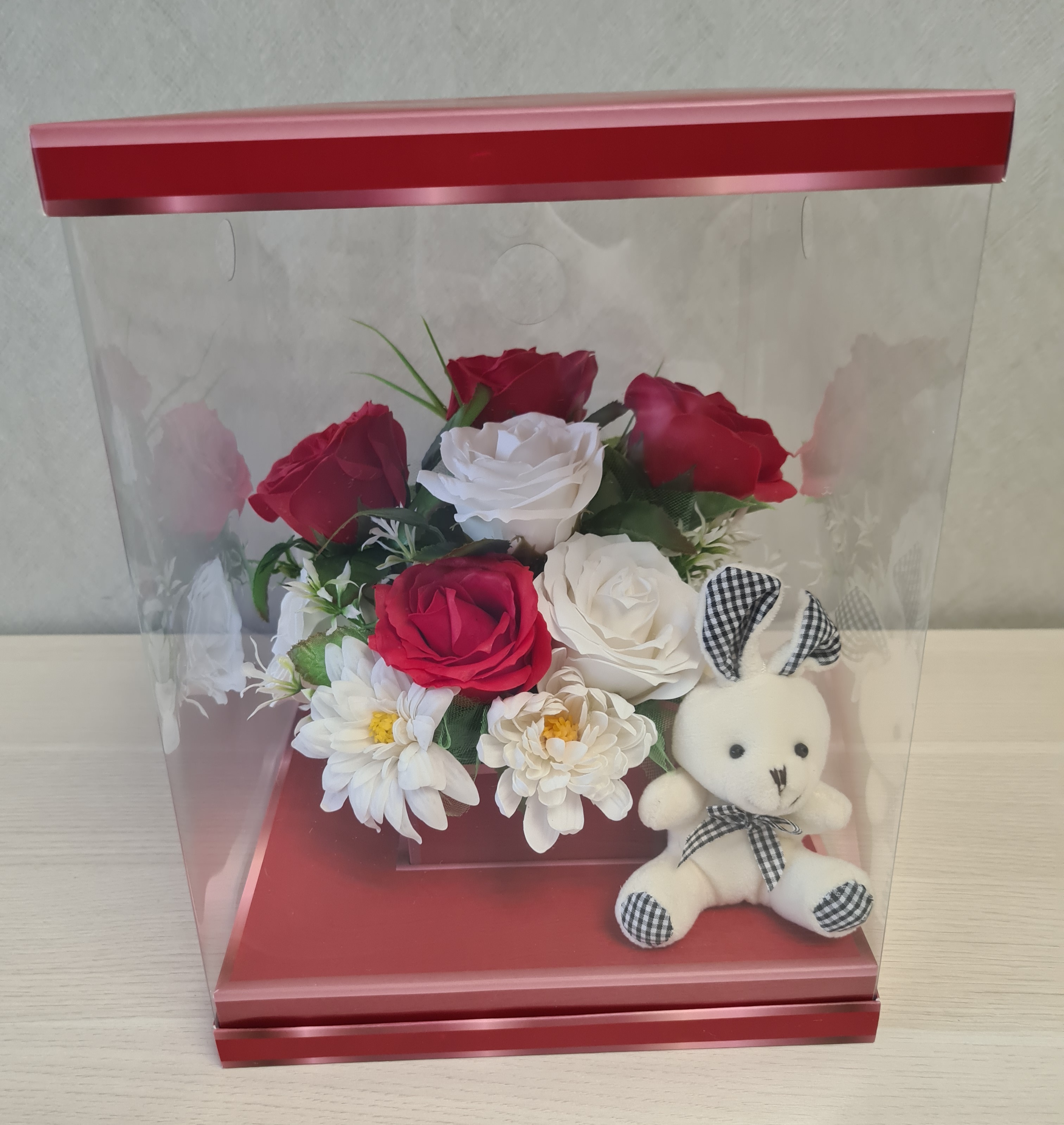 Фотография покупателя товара Коробка для цветов с вазой и PVC окнами складная, красный, 23 х 30 х 23 см - Фото 1