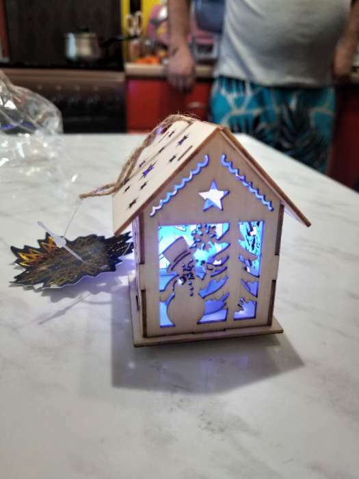 Фотография покупателя товара Ёлочная игрушка «Домик со снеговиком», от батареек, свечение RGB - Фото 4