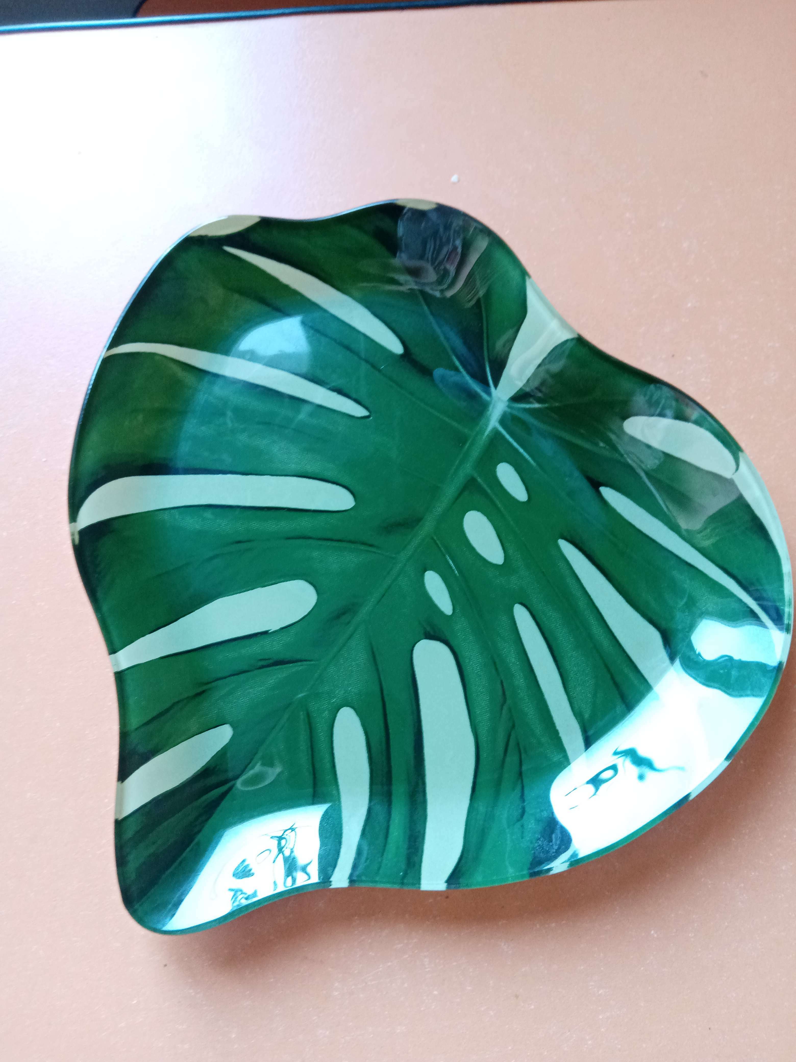 Фотография покупателя товара Блюдо стеклянное сервировочное Доляна «Монстера», 21×21 см, цвет зелёный