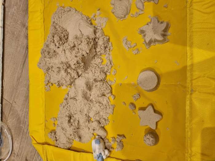 Фотография покупателя товара Кинетический песок «Классический» 1 кг + 1 формочка - Фото 4