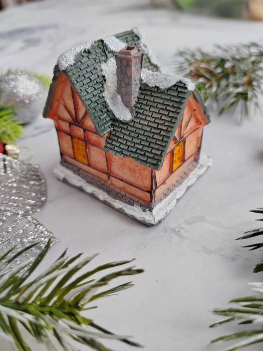 Фотография покупателя товара Светодиодная фигура «Дом с еловой гирляндой», керамика, батарейки AG13х3, свечение тёплое белое - Фото 3