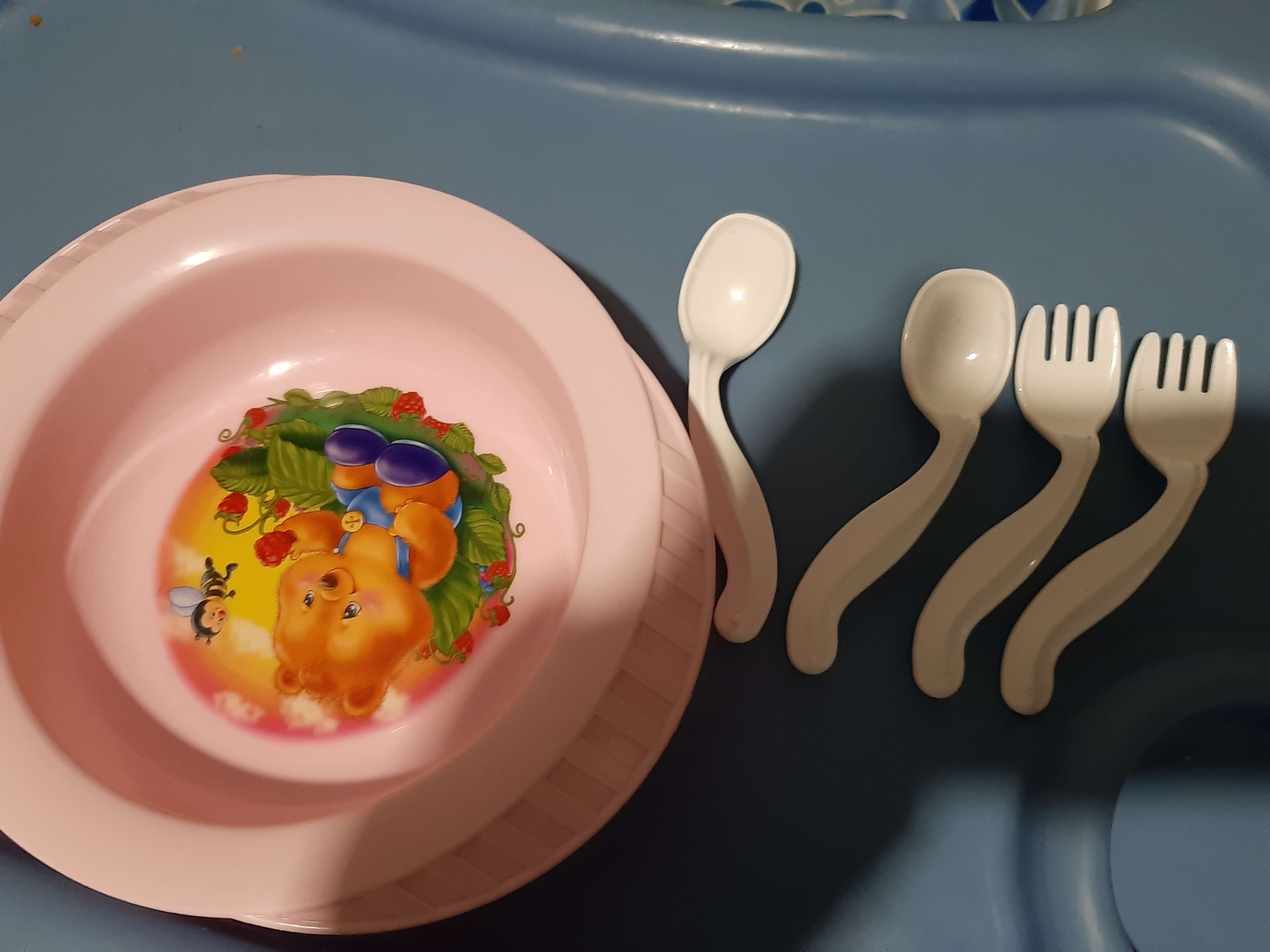 Фотография покупателя товара Набор детской посуды: тарелка на присоске, 500 мл, ложка, 2 шт., вилка, 2 шт., цвета МИКС - Фото 14