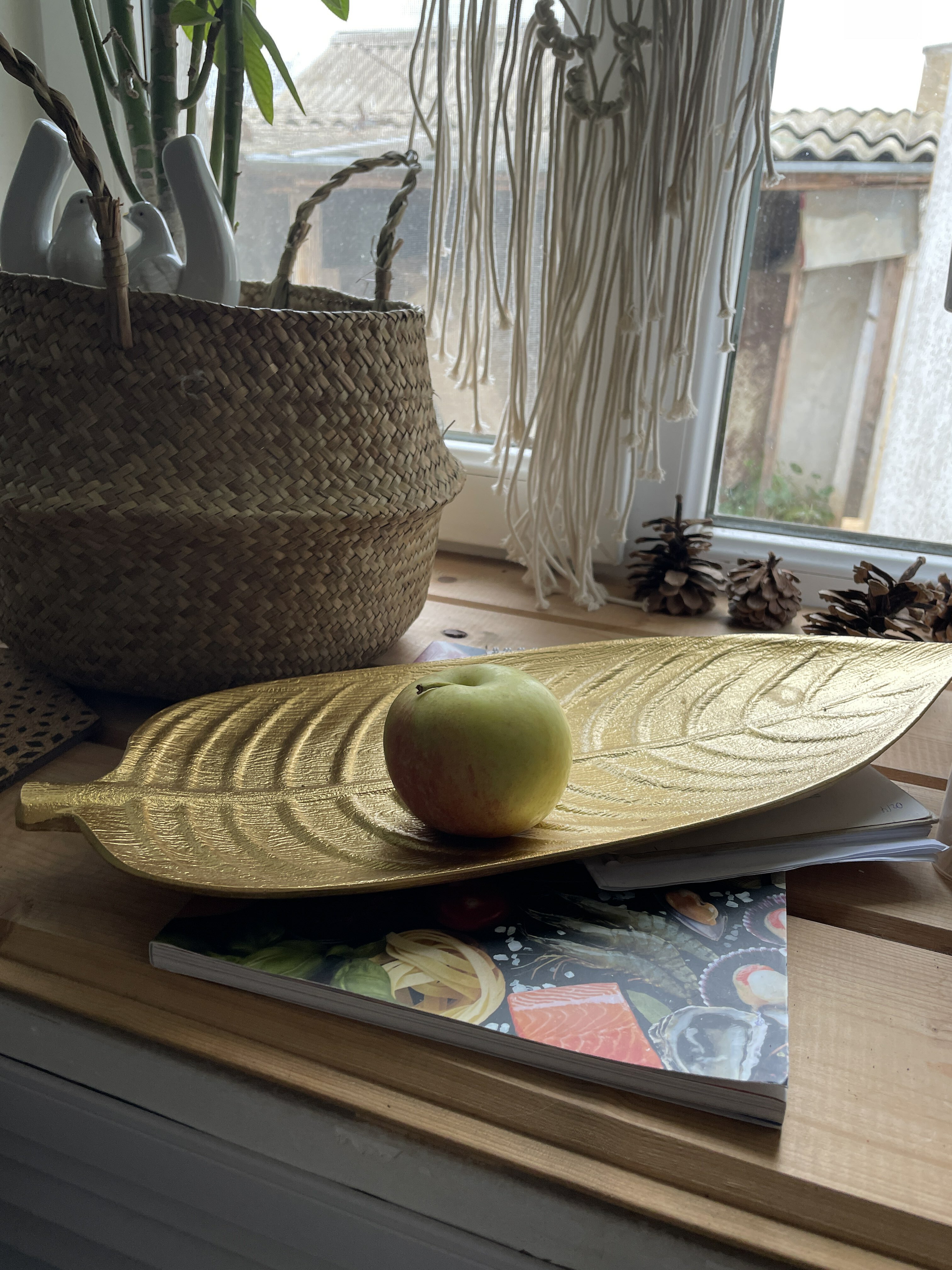 Фотография покупателя товара Блюдо для фруктов Доляна «Золотой лист», 45×17 см, цвет золотой - Фото 1
