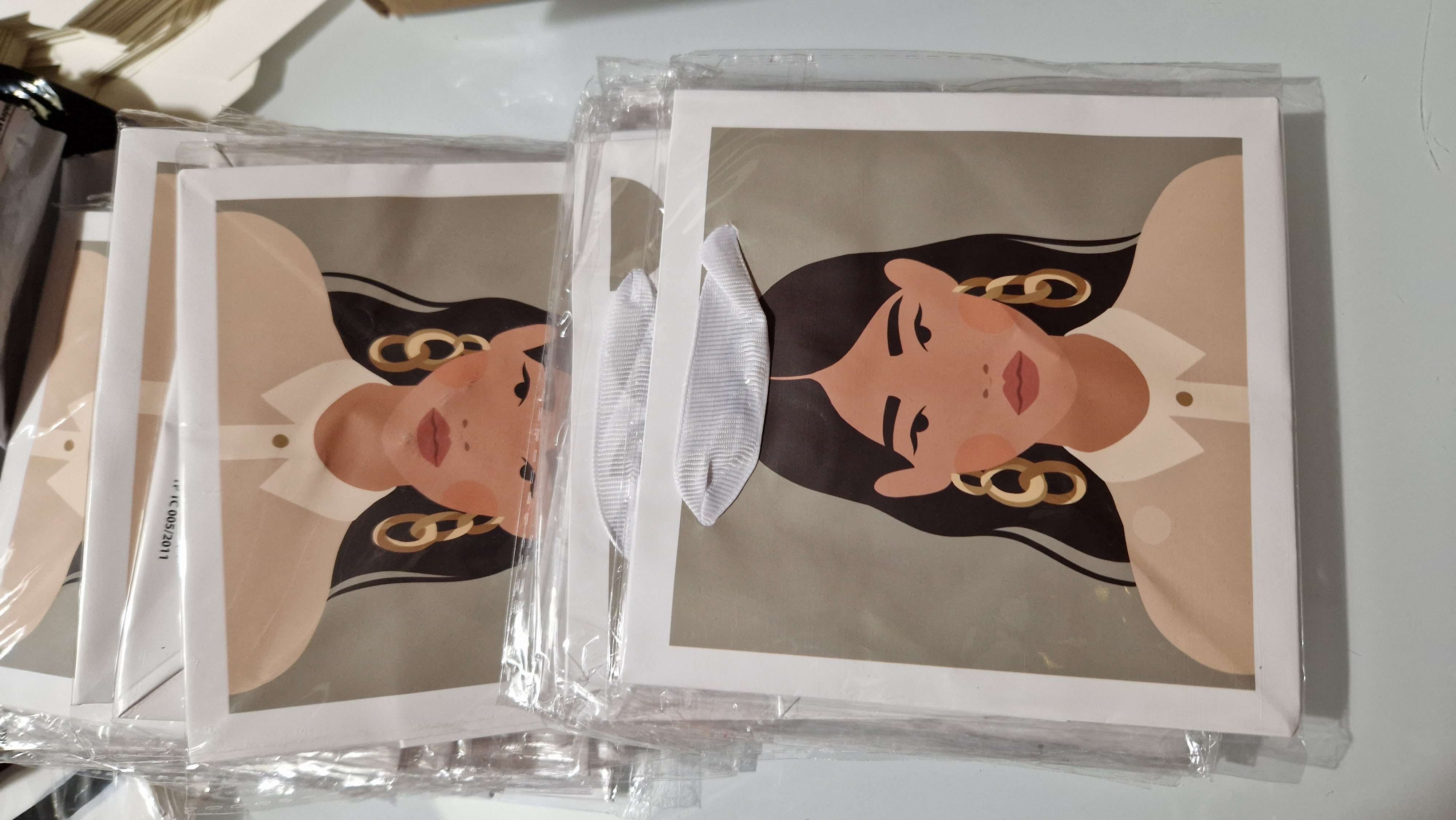 Фотография покупателя товара Пакет подарочный ламинированный квадратный, упаковка, «Love», 22 х 22 х 11 см - Фото 1