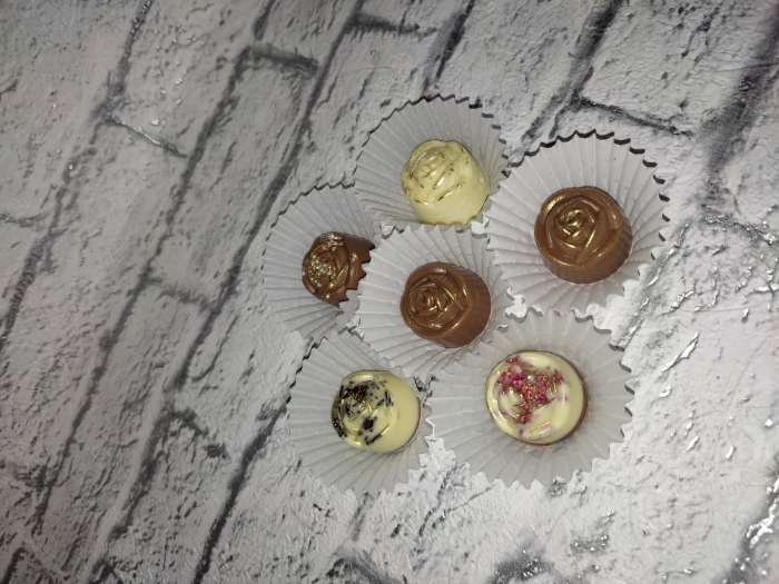 Фотография покупателя товара Форма для шоколада KONFINETTA «Роза», 27,5×13,5×3 см, 21 ячейка, цвет прозрачный - Фото 3