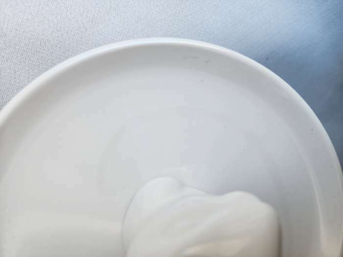 Фотография покупателя товара Блюдо для пирожных Доляна «Кролл», 18×18 см, цвет белый